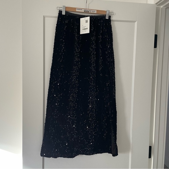 Oak and Fort black velvet sequin midi skirt - Picture 2 of 3